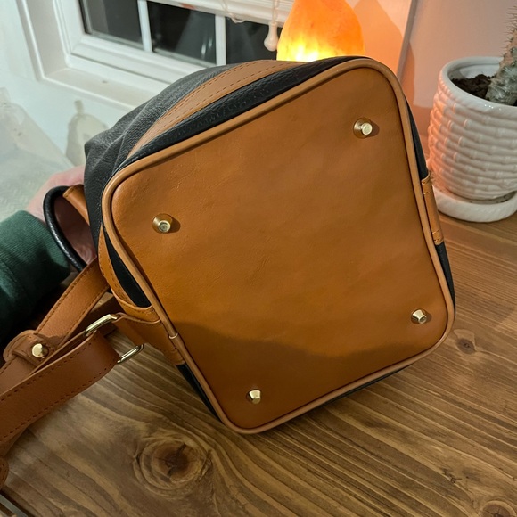 Valentina Convertible Sling Leather Backpack - Picture 7 of 12